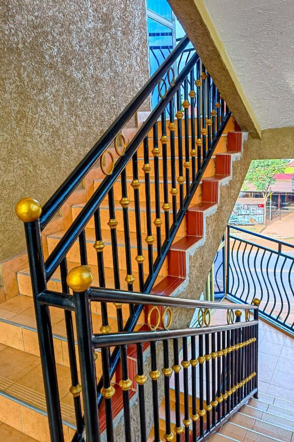 Peace Of Mind Suites Entebbe Dış mekan fotoğraf