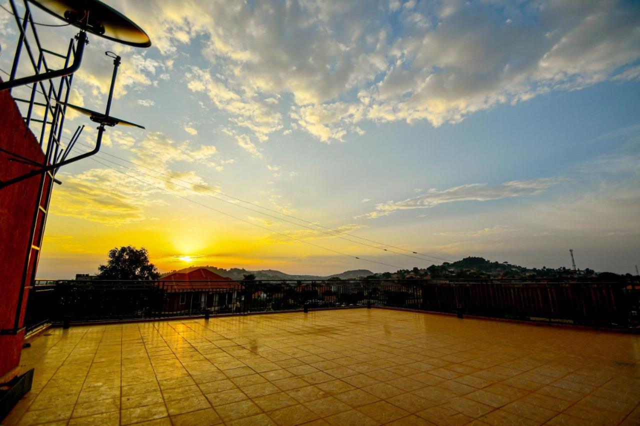 Peace Of Mind Suites Entebbe Dış mekan fotoğraf