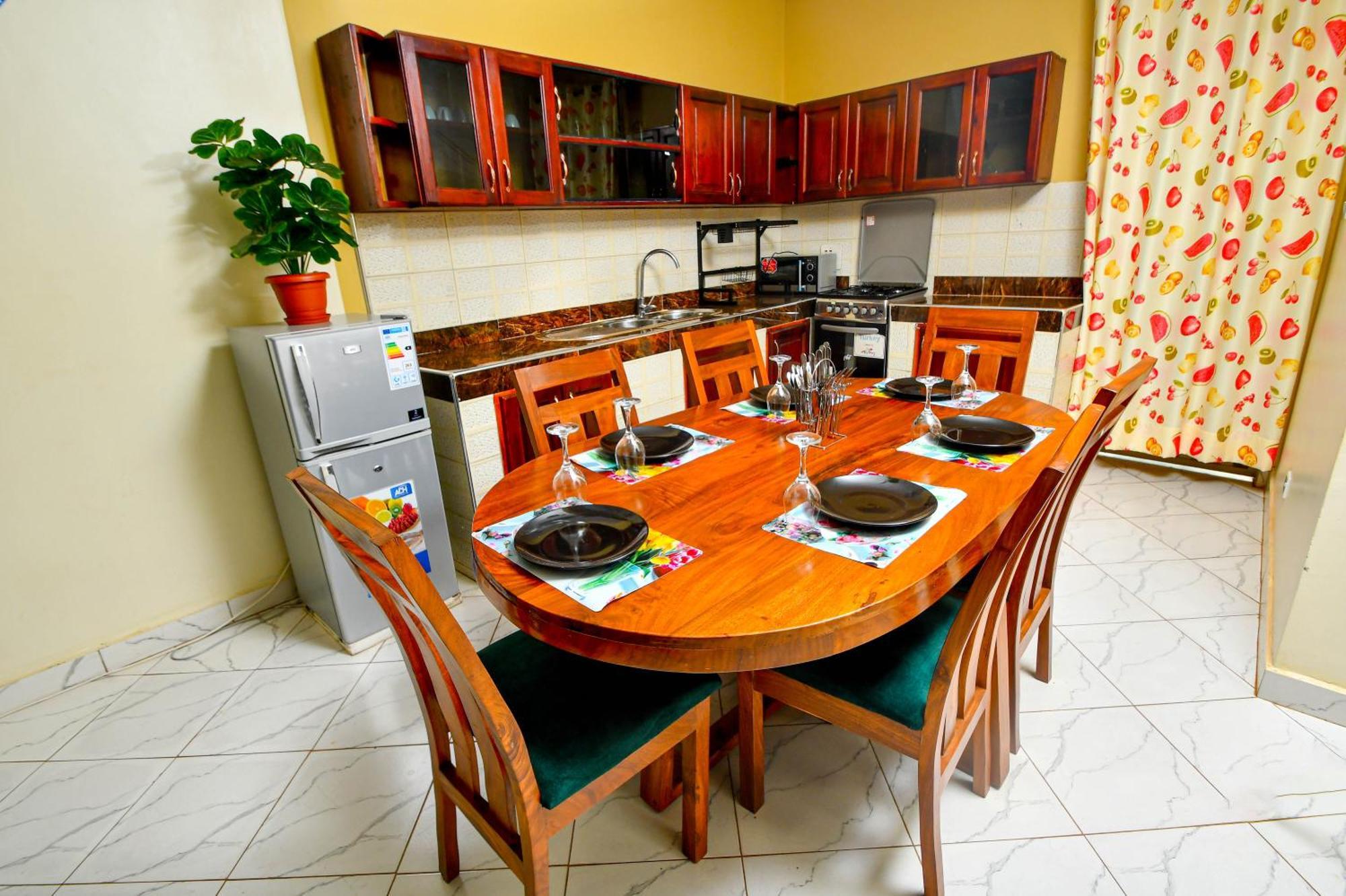 Peace Of Mind Suites Entebbe Dış mekan fotoğraf