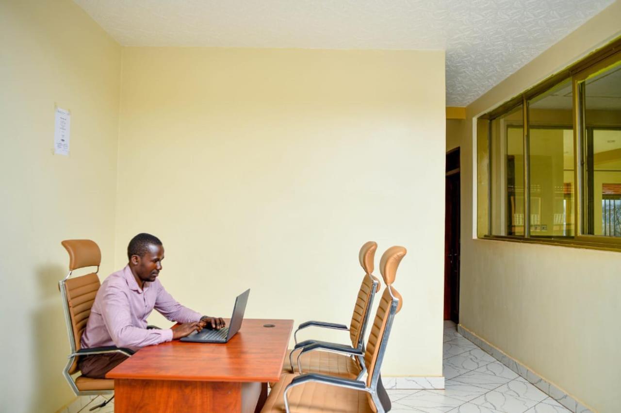 Peace Of Mind Suites Entebbe Dış mekan fotoğraf